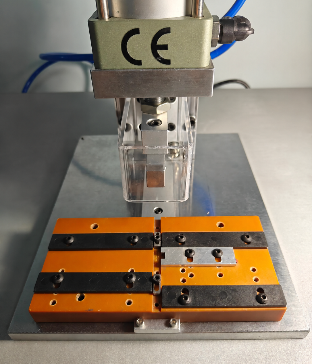 Рабочая оснастка пресса HESS HS-CBL-IDC01 для установки IDC-разъёма