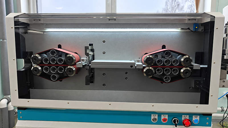 Рабочий тракт станка HESS HS-CBL-CS120 для подачи плоского ленточного кабеля