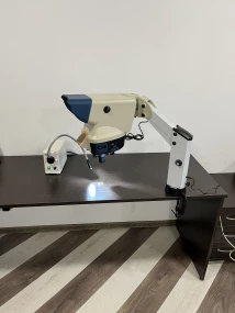 Безокулярный стереомикроскоп с настольным штативом BS-3070C на стойке фото